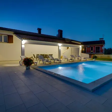 Lovely Piljan With A Private Swimming Pool Villa *