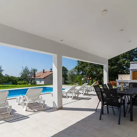 Lovely Piljan With A Private Swimming Pool Villa *