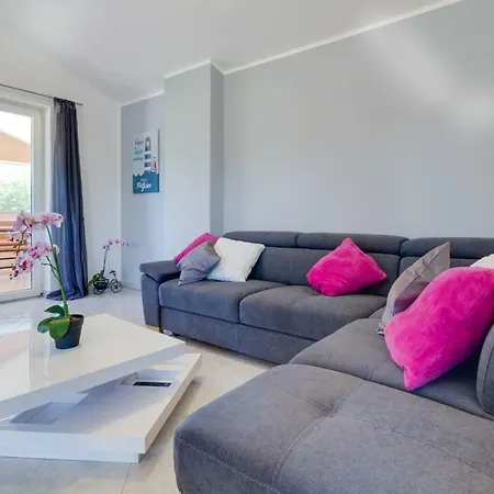 Lovely Piljan With A Private Swimming Pool Villa *
