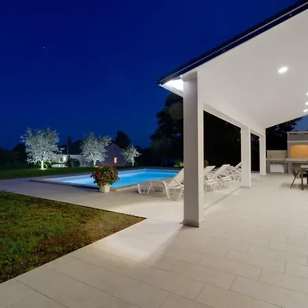 Lovely Piljan With A Private Swimming Pool *