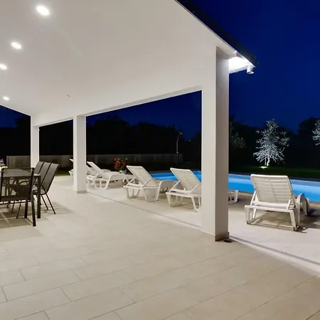 Lovely Piljan With A Private Swimming Pool * Bokordici