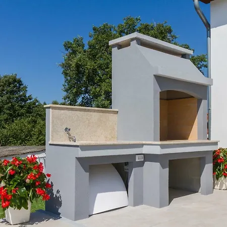 Villa Lovely Piljan With A Private Swimming Pool *