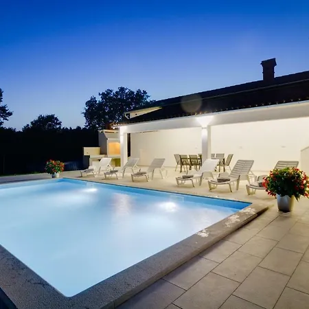 Villa Lovely Piljan With A Private Swimming Pool *